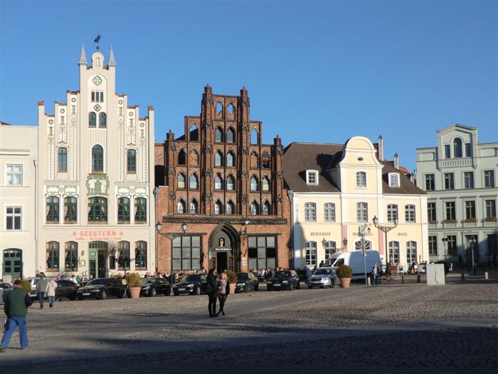 "Alter Schwede" und Marktplatz in Wismar